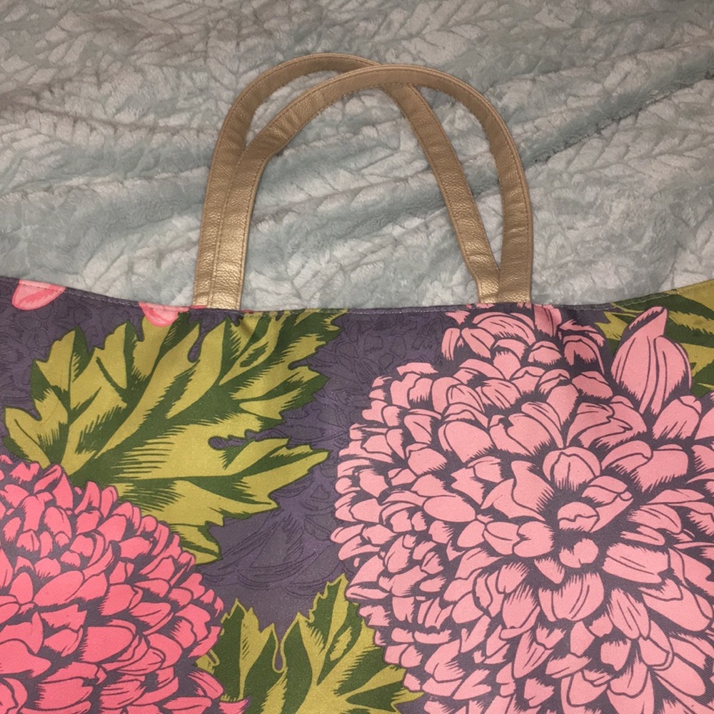 Spacious large flower design tote bag